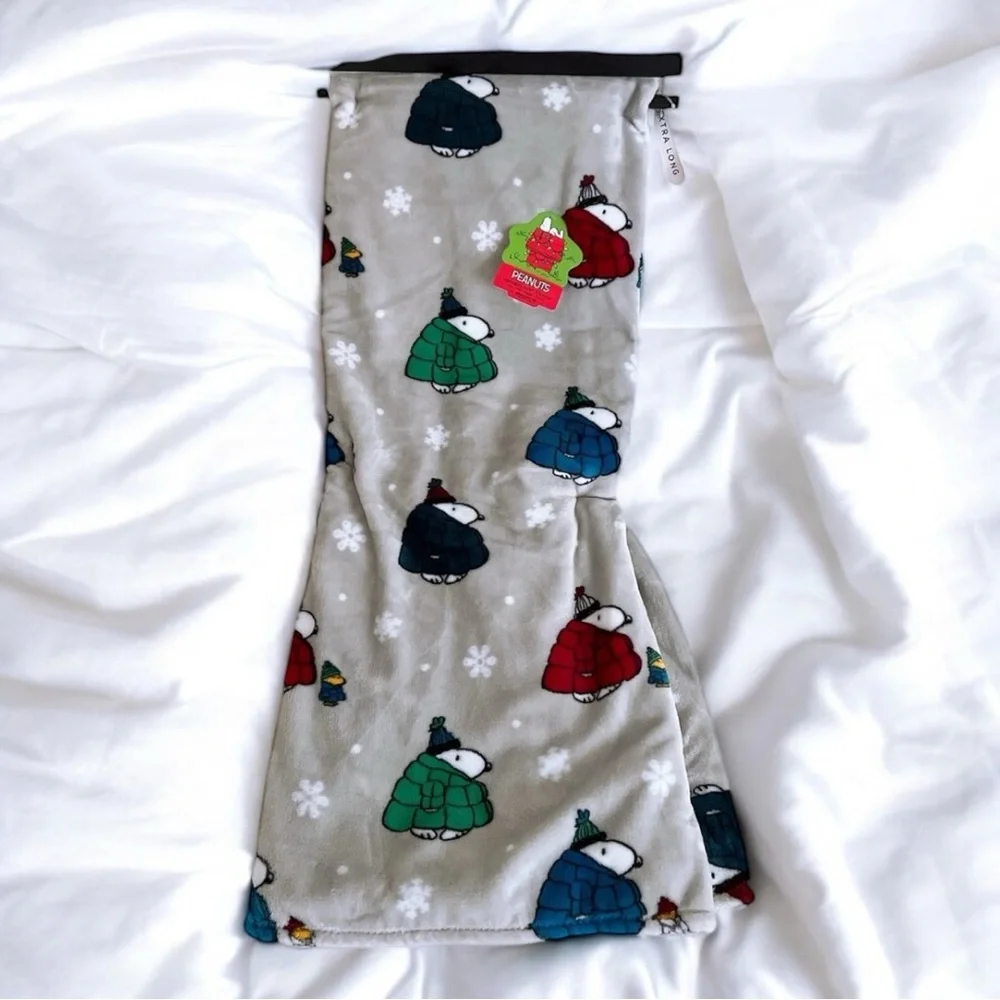 Berkshire PEANUTS Snoopy Puffer Jacket Plush & Extra Large Throw Blanket Set